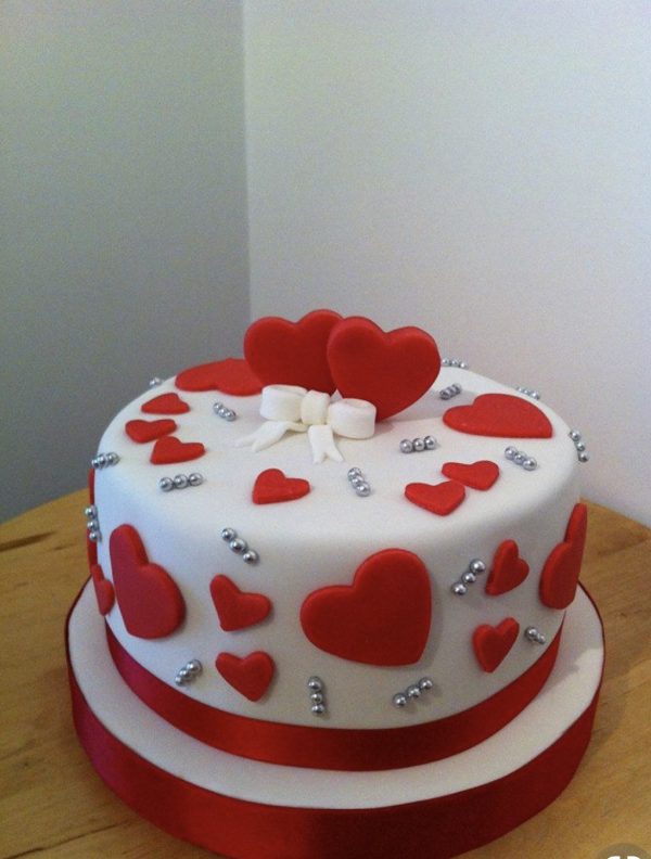 San Valentine Cake Rounded 1.5Kg