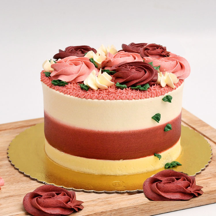 Blossoms Butter Cream Cake 1kg